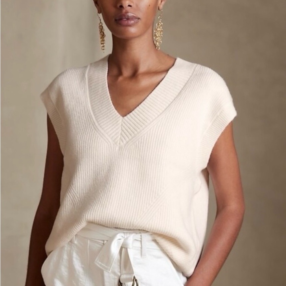 Banana Republic Cream V-Neck Sweater